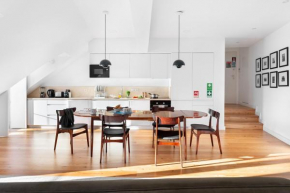 JOIVY 2-BR Flat with Garage near Castelo de S Jorge